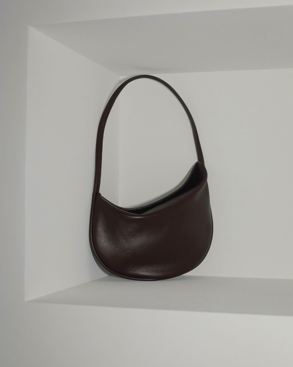 ànuke online store（アンヌーク） / Leather Round BagLeather