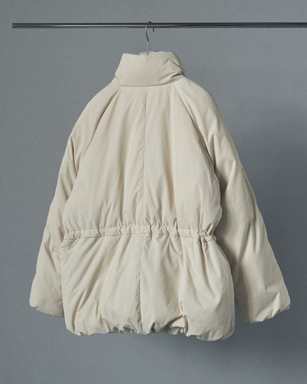 Standcollar Down Coat Standcollar Down Coat,スタンドカラーダウンコート,62520004,アウター,コート,ダウンコート,ミドル丈,中綿,ànuke,アンヌーク,lifes,ライフズ,25aw