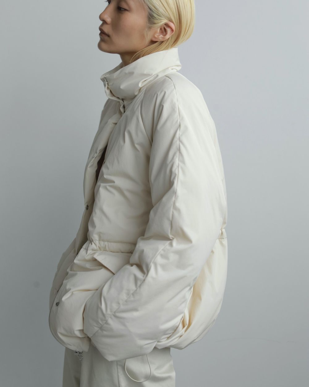 Standcollar Down Coat Standcollar Down Coat,スタンドカラーダウンコート,62520004,アウター,コート,ダウンコート,ミドル丈,中綿,ànuke,アンヌーク,lifes,ライフズ,25aw