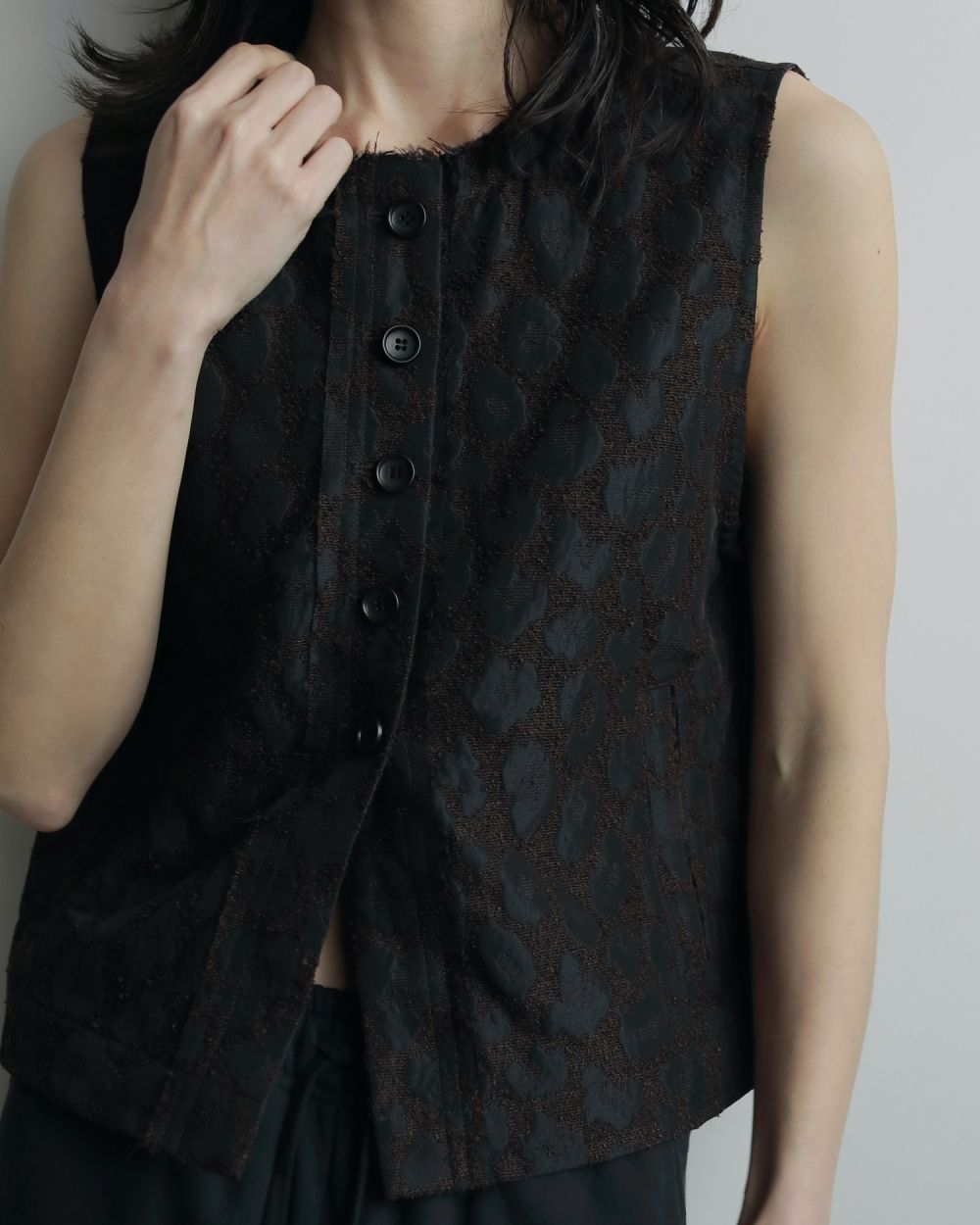 Leopard Jacquard Vest Leopard Jacquard Vest,レオパードジャガードベスト,62520111,ベスト,アウター,レオパード柄,ànuke,アンヌーク,lifes,ライフズ,25aw