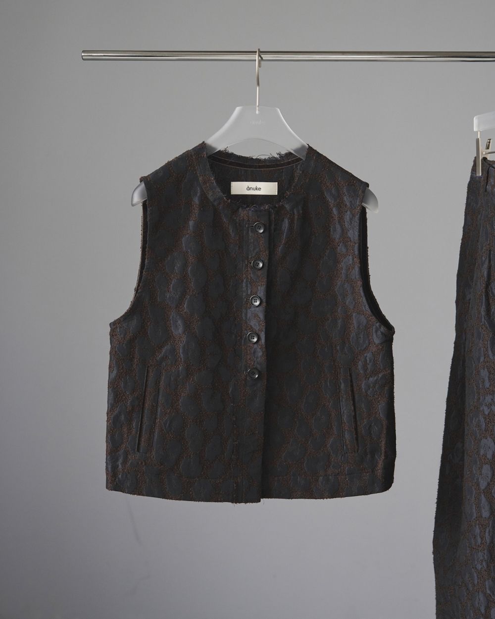 Leopard Jacquard Vest Leopard Jacquard Vest,レオパードジャガードベスト,62520111,ベスト,アウター,レオパード柄,ànuke,アンヌーク,lifes,ライフズ,25aw
