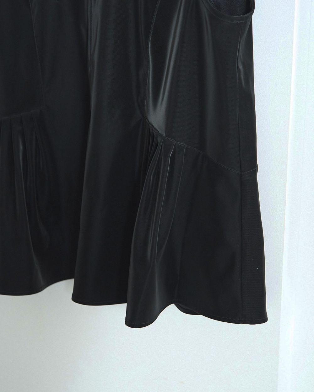 anuke Uneck Peplum Topsブラック ànuke online store（アンヌーク） / Uneck Peplum TopsUneck