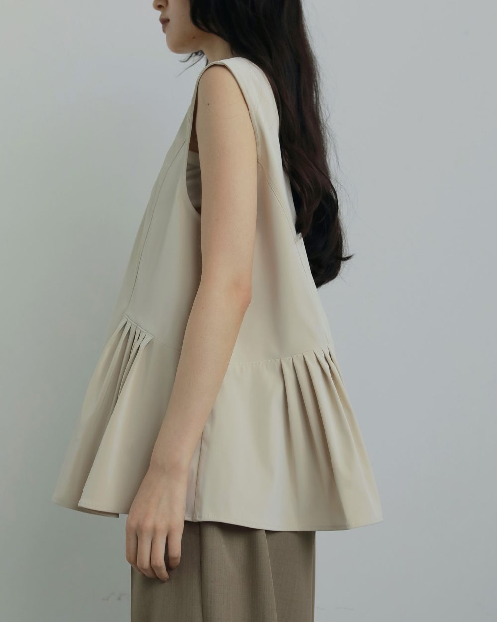 anuke Uneck Peplum Topsブラック ànuke online store（アンヌーク） / Uneck Peplum TopsUneck