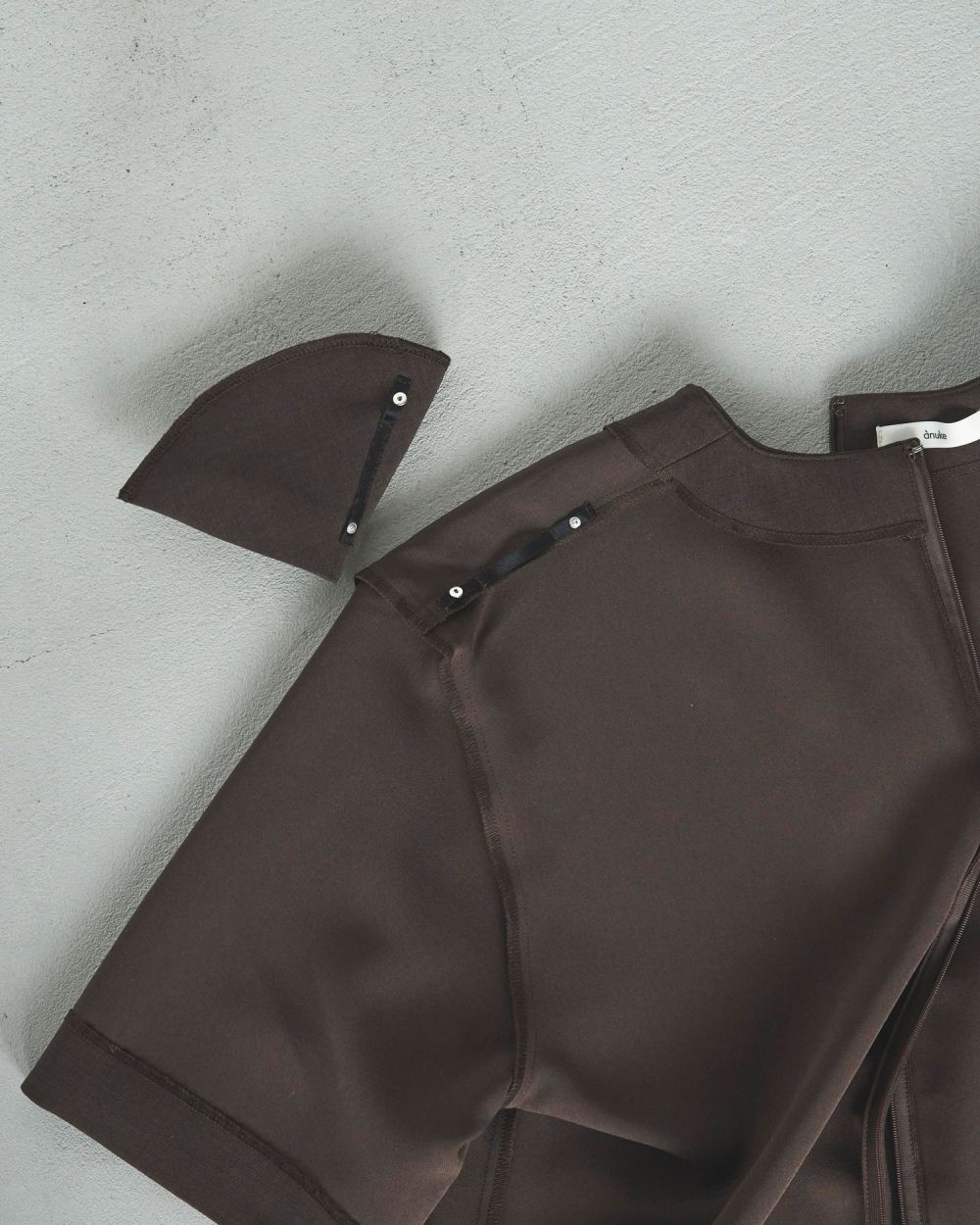 Powershoulder Vneck Tops Powershoulder Vneck Tops,パワーショルダーブイネックトップス,62520409,トップス,Vネック,ànuke,アンヌーク,lifes,ライフズ,25aw