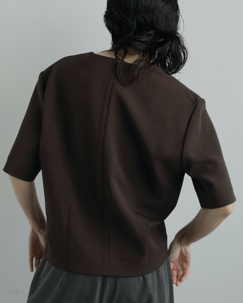 ànuke online store（アンヌーク） / Powershoulder Vneck