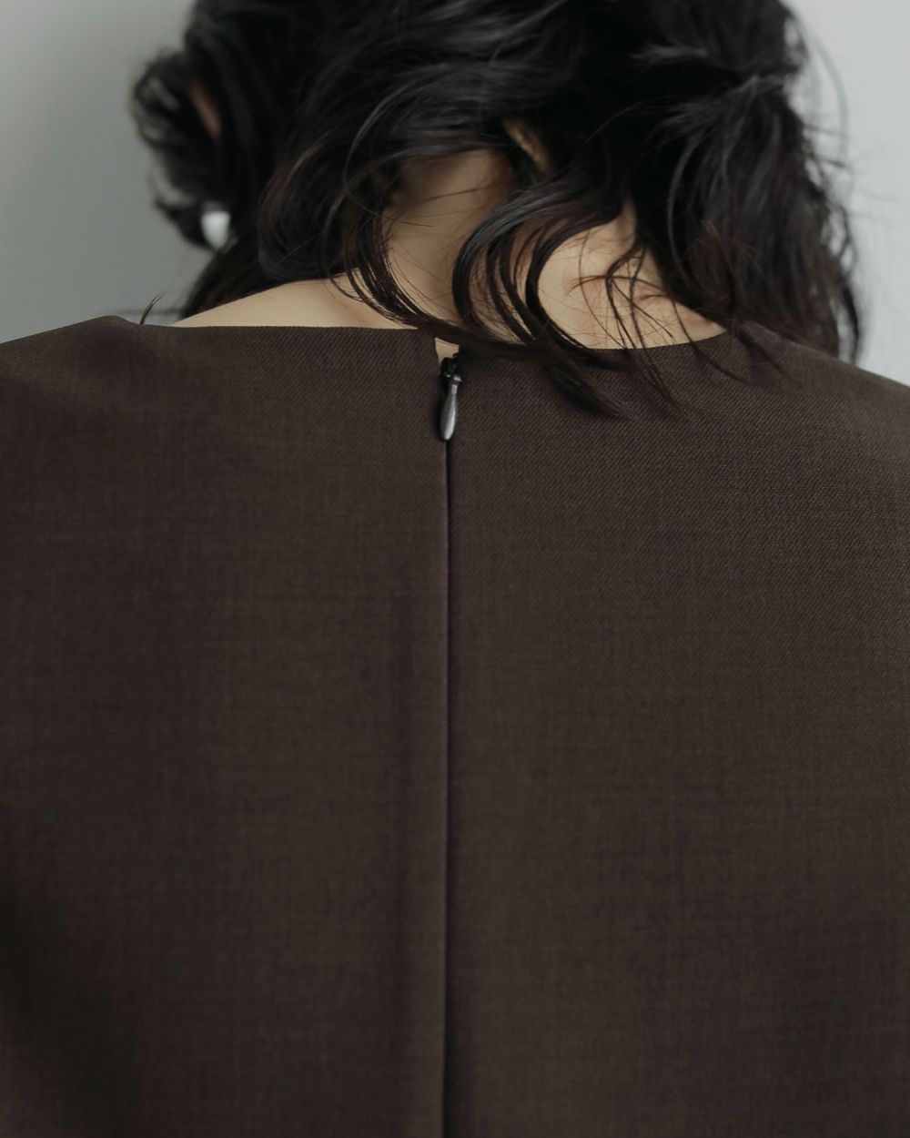 ゆ*☆様 イデアルーチェ　ブラック Vネック パフスリーブ トップス ユアーズ ur's ディープVネッククロップドフリルトップス