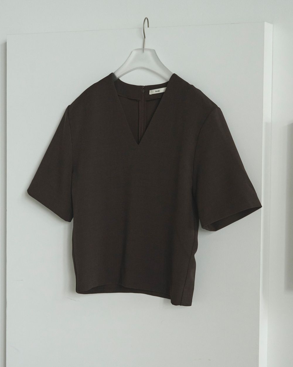 ゆ*☆様 イデアルーチェ　ブラック Vネック パフスリーブ トップス ユアーズ ur's ディープVネッククロップドフリルトップス