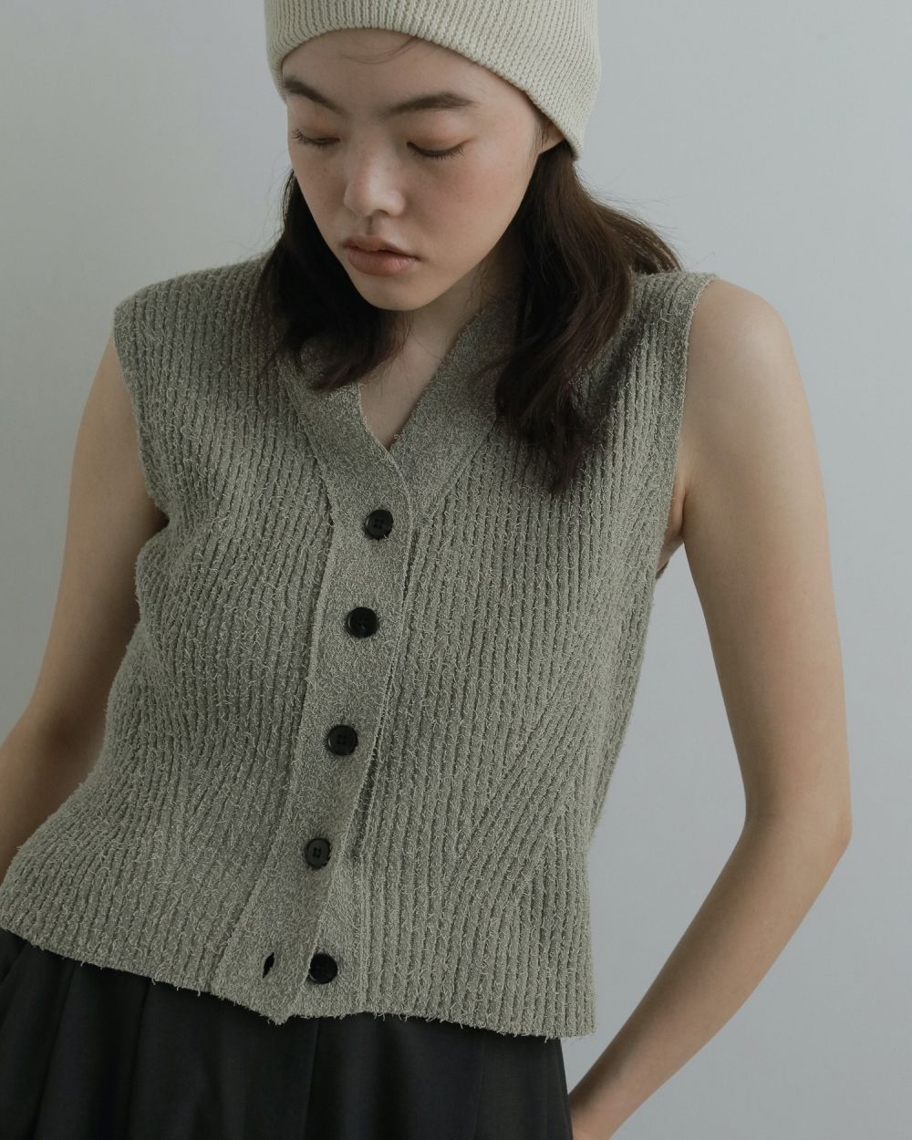 ＊COMORU＊【新品】anuke Curlyarn Knit Vest ànuke online store（アンヌーク） / Curlyarn Knit