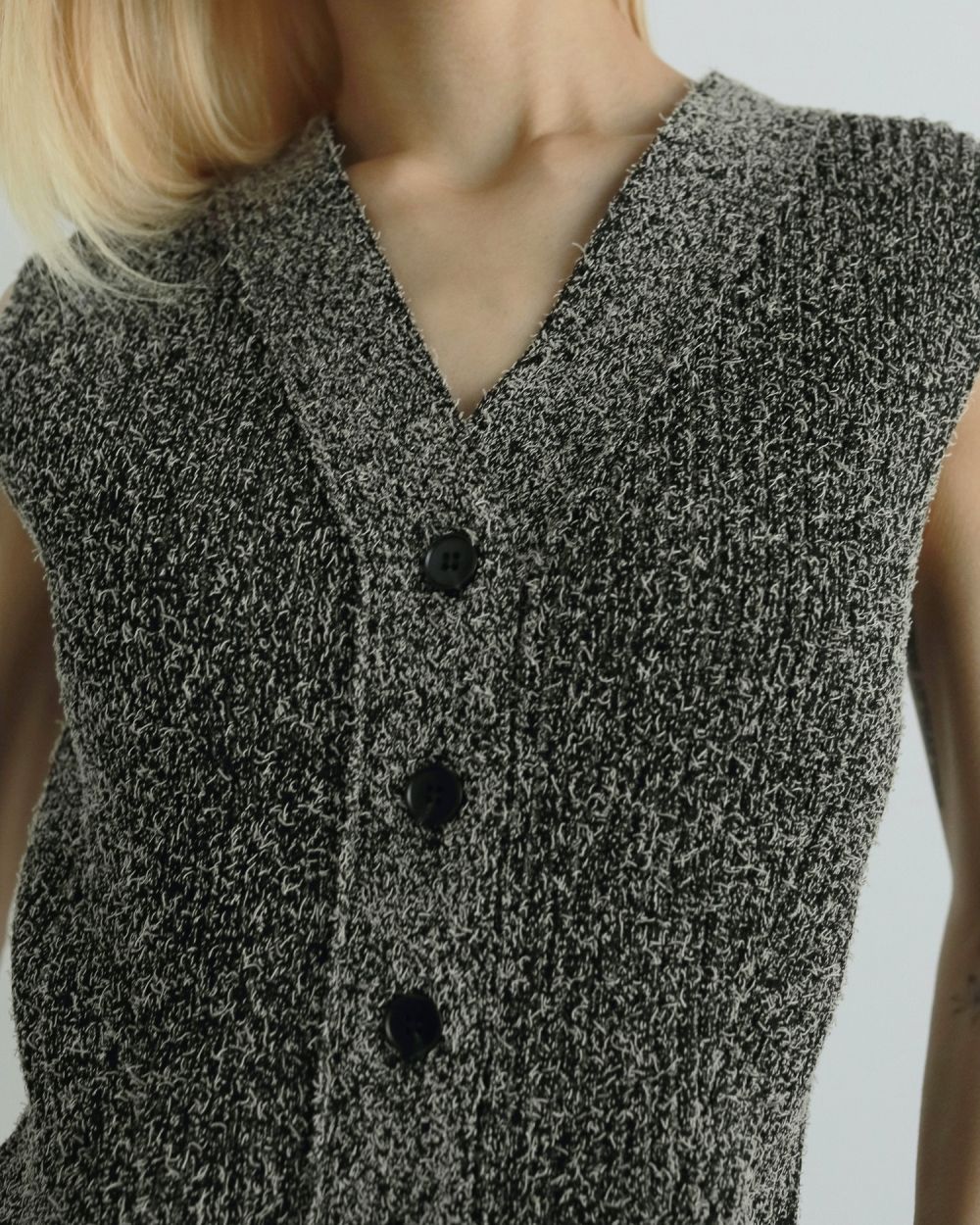 Curlyarn Knit Vest Curlyarn Knit Vest,カーリーヤーン ニット ベスト,62520508,トップス,ベスト,ニット,ニットベスト,ニットトップス,ànuke,アンヌーク,lifes,ライフズ,25aw