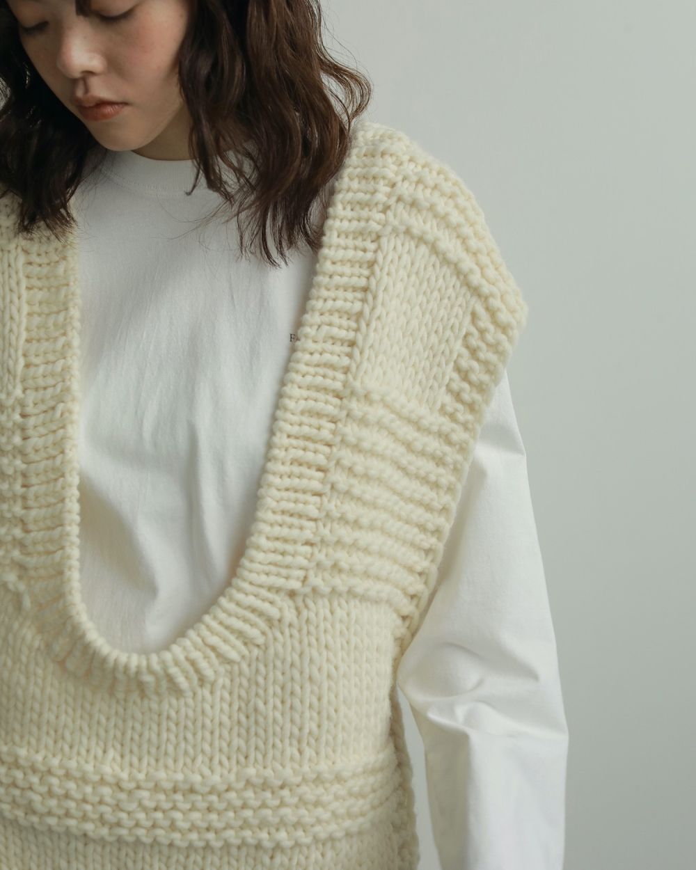 Uneck Handknit Vest Uneck Handknit Vest,ユーネックハンドニットベスト,62510903,ニット,ニットベスト,オーバーベスト,Uネック,ウール,ànuke,アンヌーク,lifes,ライフズ,25aw