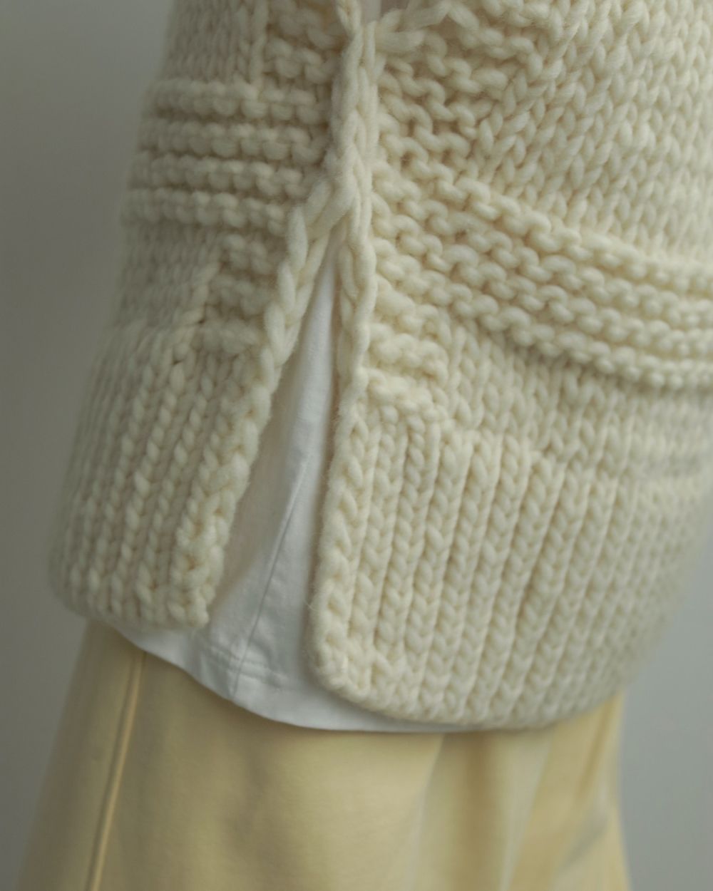 Uneck Handknit Vest Uneck Handknit Vest,ユーネックハンドニットベスト,62510903,ニット,ニットベスト,オーバーベスト,Uネック,ウール,ànuke,アンヌーク,lifes,ライフズ,25aw