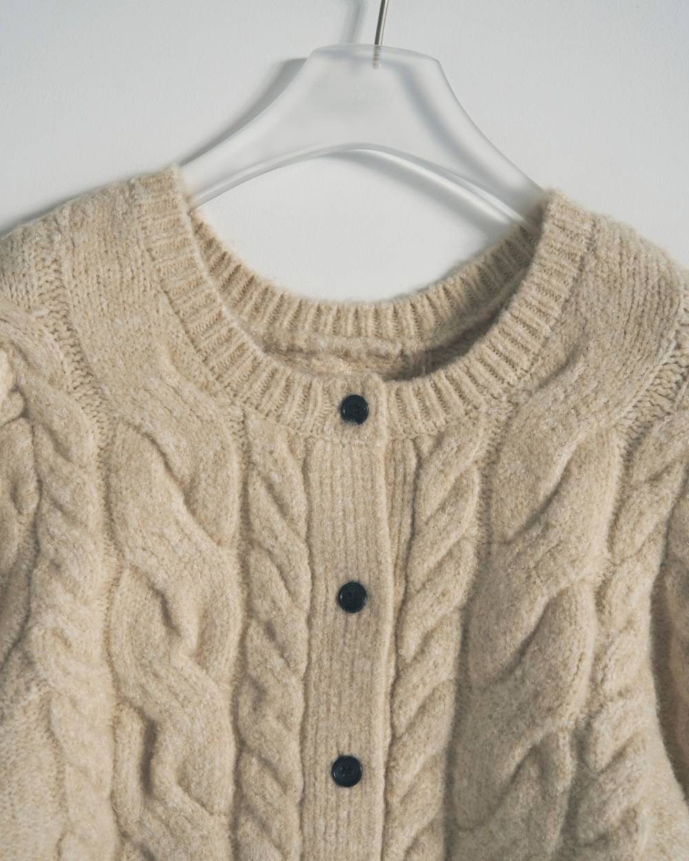 Halfsleeve Cable Cardigan Halfsleeve Cable Cardigan,ハーフスリーブ ケーブル カーディガン,62520513,カーデ,カーディガン,羽織,ニット,長袖,トップス,ケーブル,ニットカーディガン,ショート丈,2way,ànuke,アンヌーク,lifes,ライフズ,25aw