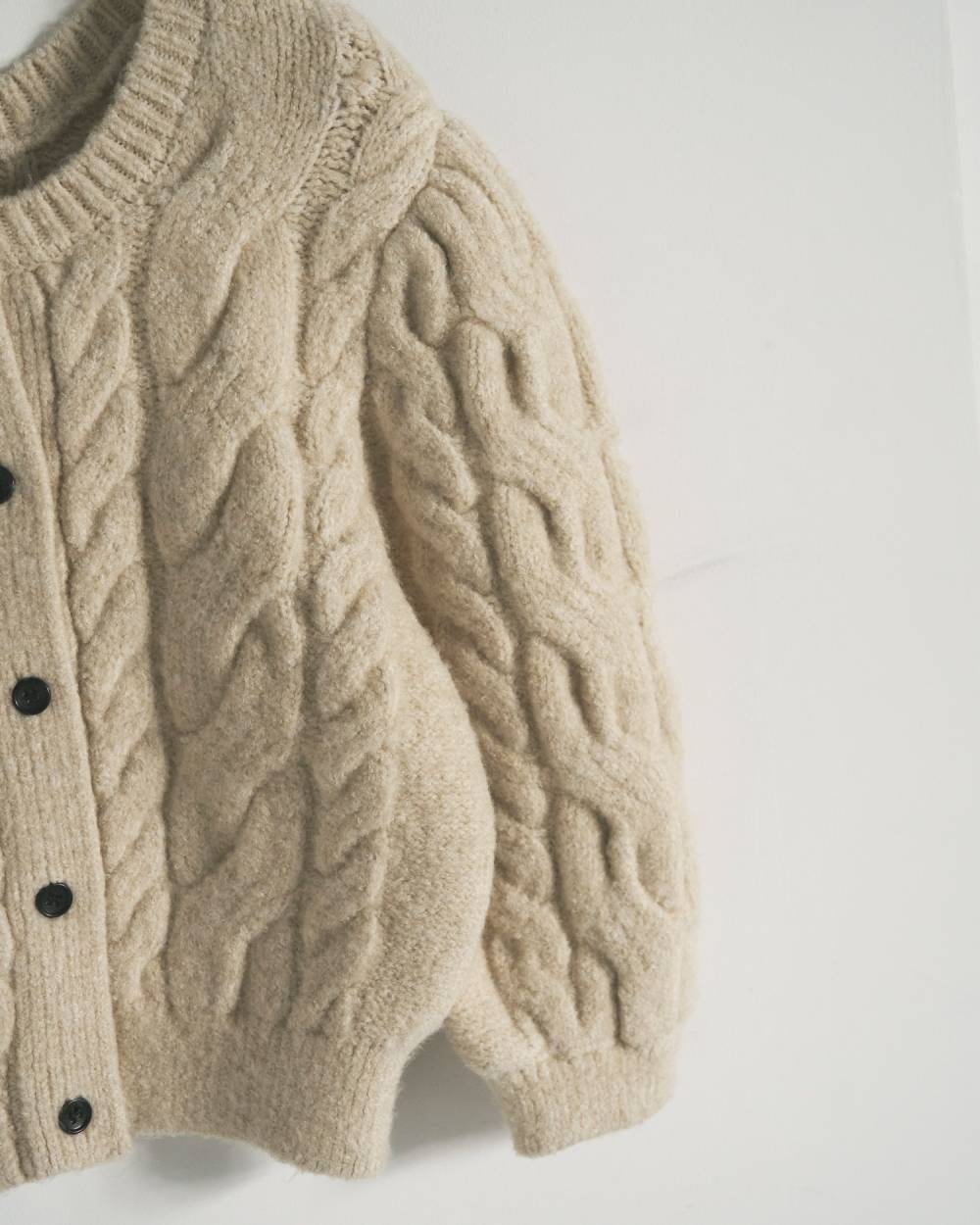 Halfsleeve Cable Cardigan Halfsleeve Cable Cardigan,ハーフスリーブ ケーブル カーディガン,62520513,カーデ,カーディガン,羽織,ニット,長袖,トップス,ケーブル,ニットカーディガン,ショート丈,2way,ànuke,アンヌーク,lifes,ライフズ,25aw