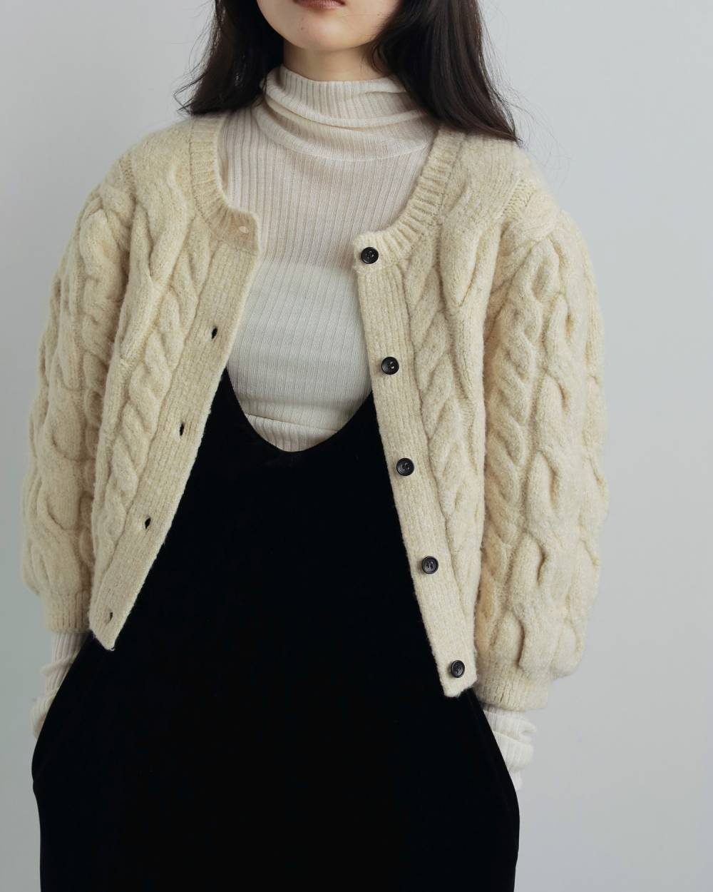 Halfsleeve Cable Cardigan Halfsleeve Cable Cardigan,ハーフスリーブ ケーブル カーディガン,62520513,カーデ,カーディガン,羽織,ニット,長袖,トップス,ケーブル,ニットカーディガン,ショート丈,2way,ànuke,アンヌーク,lifes,ライフズ,25aw