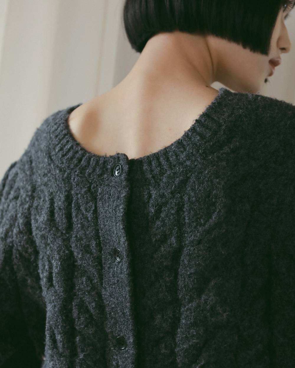 Halfsleeve Cable Cardigan Halfsleeve Cable Cardigan,ハーフスリーブ ケーブル カーディガン,62520513,カーデ,カーディガン,羽織,ニット,長袖,トップス,ケーブル,ニットカーディガン,ショート丈,2way,ànuke,アンヌーク,lifes,ライフズ,25aw