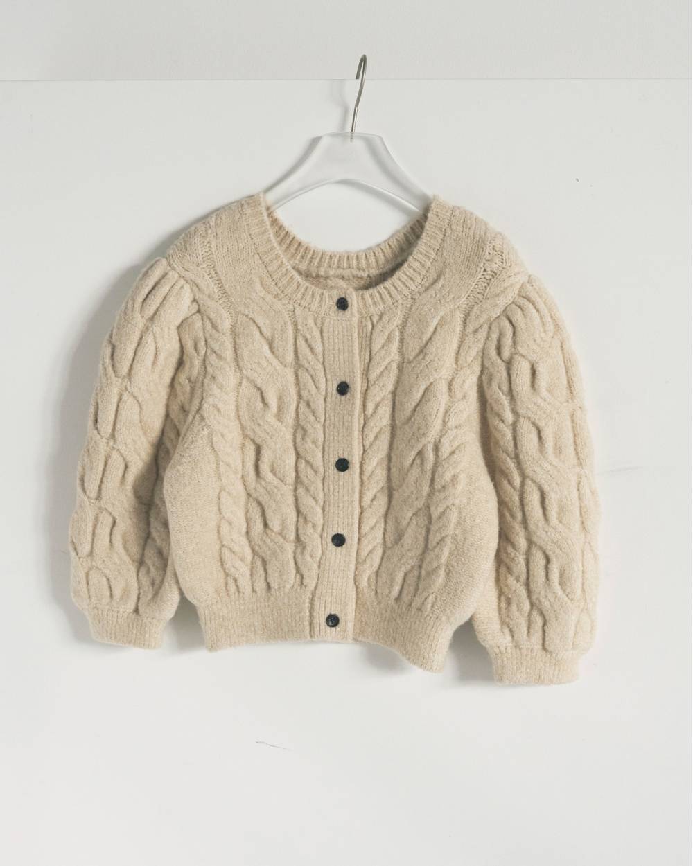 Halfsleeve Cable Cardigan Halfsleeve Cable Cardigan,ハーフスリーブ ケーブル カーディガン,62520513,カーデ,カーディガン,羽織,ニット,長袖,トップス,ケーブル,ニットカーディガン,ショート丈,2way,ànuke,アンヌーク,lifes,ライフズ,25aw