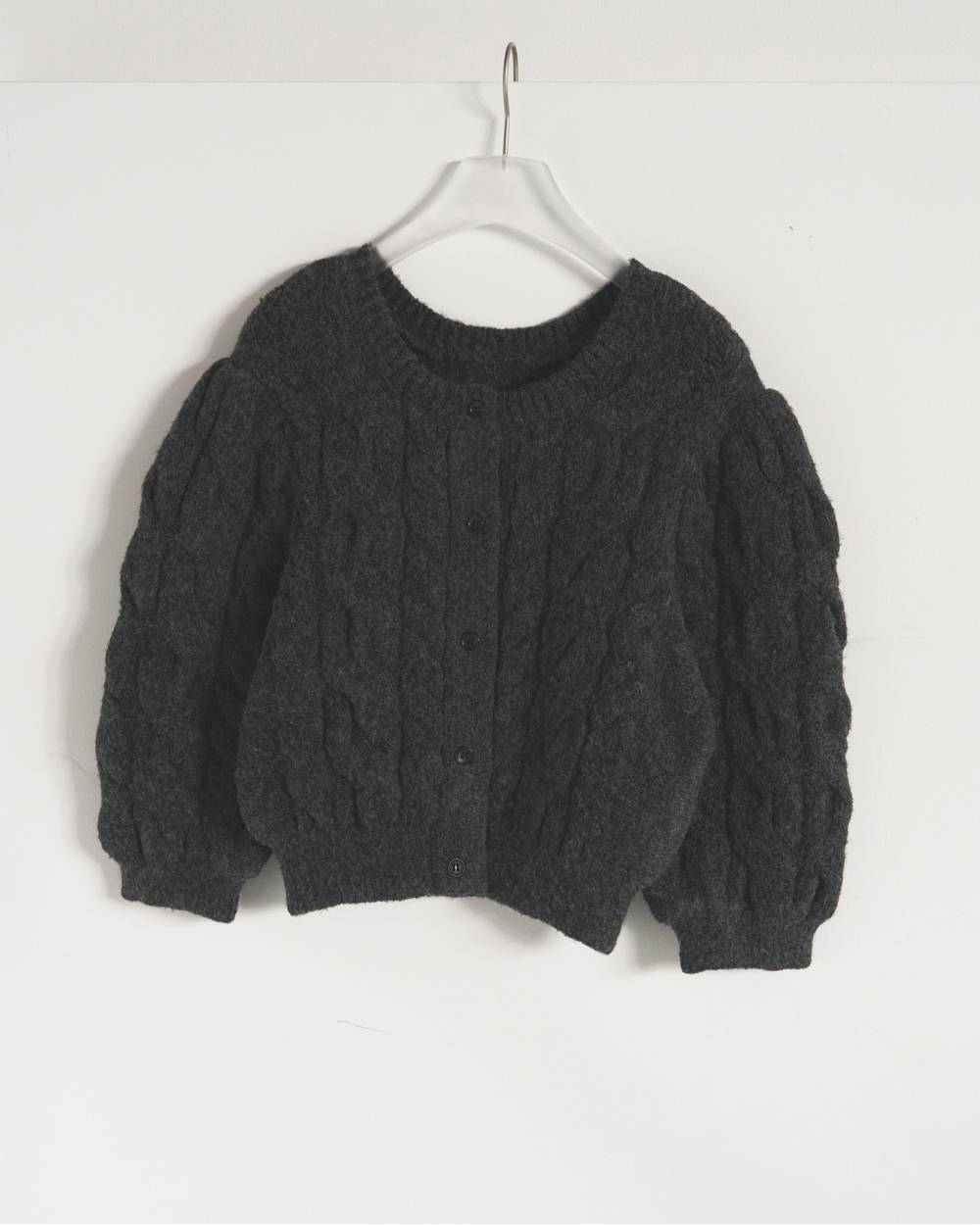 Halfsleeve Cable Cardigan Halfsleeve Cable Cardigan,ハーフスリーブ ケーブル カーディガン,62520513,カーデ,カーディガン,羽織,ニット,長袖,トップス,ケーブル,ニットカーディガン,ショート丈,2way,ànuke,アンヌーク,lifes,ライフズ,25aw