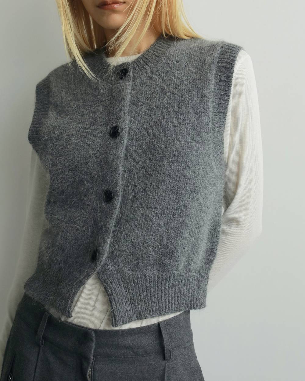 Crewneck Botton Vest Crewneck Botton Vest,クルーネック ボタン ベスト,62520538,ニットベスト,ベスト,ニット,トップス,ànuke,アンヌーク,lifes,ライフズ,25aw