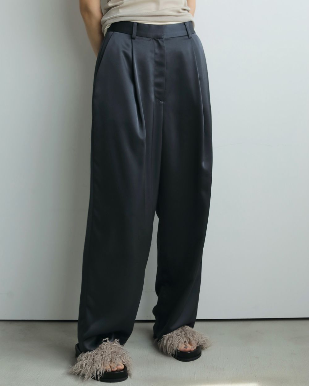Satin Tuck Pants Satin Tuck Pants,サテンタックパンツ,62520713,パンツ,ボトム,タックワイドパンツ,ànuke,アンヌーク,lifes,ライフズ,25aw