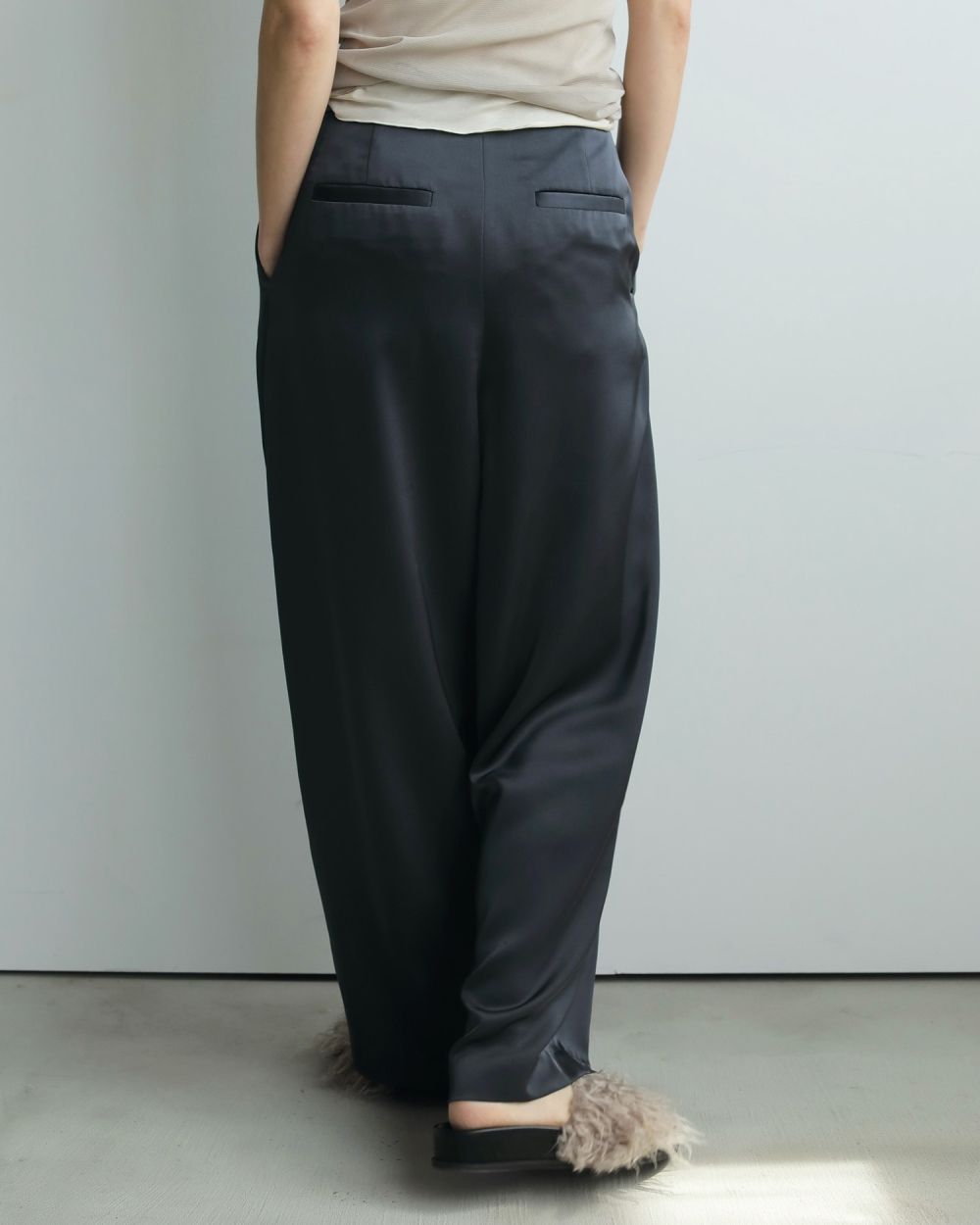 Satin Tuck Pants Satin Tuck Pants,サテンタックパンツ,62520713,パンツ,ボトム,タックワイドパンツ,ànuke,アンヌーク,lifes,ライフズ,25aw