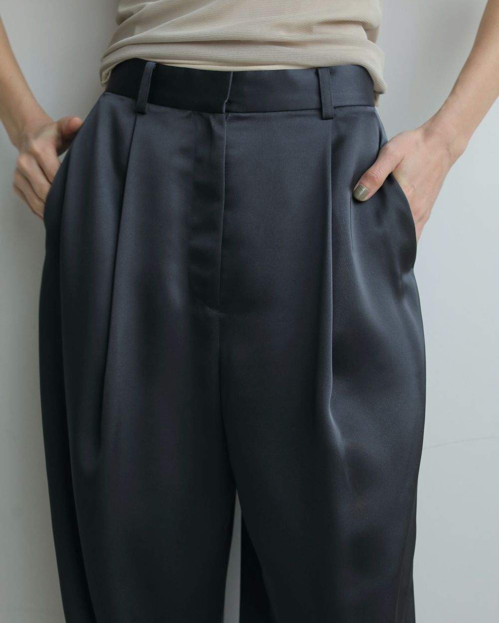 Satin Tuck Pants Satin Tuck Pants,サテンタックパンツ,62520713,パンツ,ボトム,タックワイドパンツ,ànuke,アンヌーク,lifes,ライフズ,25aw