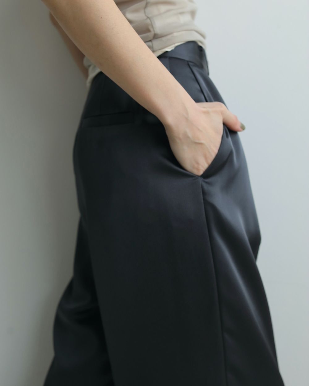 Satin Tuck Pants Satin Tuck Pants,サテンタックパンツ,62520713,パンツ,ボトム,タックワイドパンツ,ànuke,アンヌーク,lifes,ライフズ,25aw
