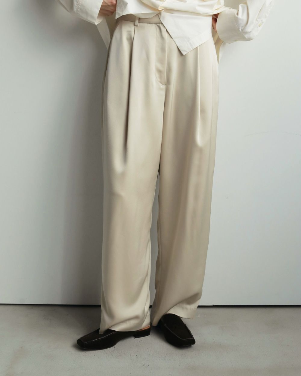 Satin Tuck Pants Satin Tuck Pants,サテンタックパンツ,62520713,パンツ,ボトム,タックワイドパンツ,ànuke,アンヌーク,lifes,ライフズ,25aw
