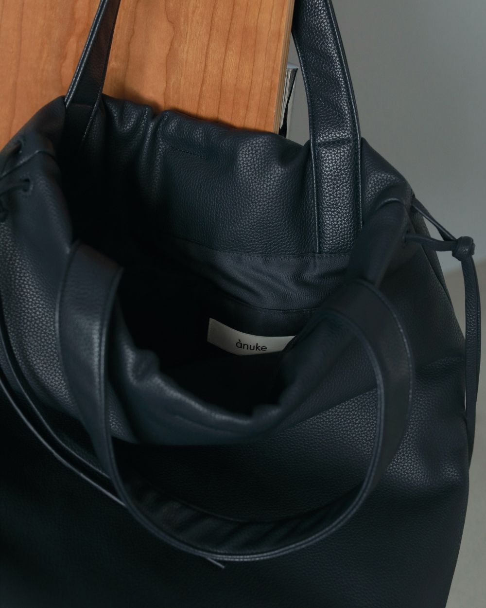 Soft Ecoleather Tote Soft Ecoleather Tote,ソフト エコレザー トート,62521009,バッグ,バック,BAG,小物,グッズ,トートバッグ,トート,ànuke,アンヌーク,lifes,ライフズ,25aw