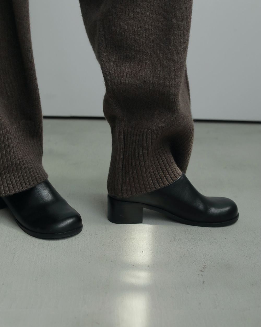 Ecoleather Heel Slip-ons Ecoleather Heel Slip-ons,エコレザーヒールスリッポン,62521021,シューズ,靴,スリッポン,ヒールスリッポン,ànuke,アンヌーク,lifes,ライフズ,25aw