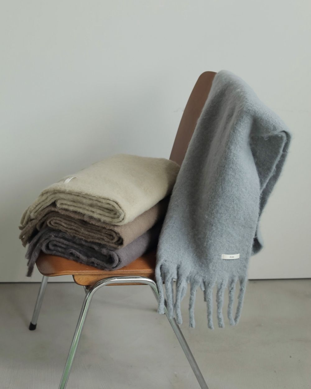 Soft Fringe Stole Soft Fringe Stole,ソフトフリンジストール,62521026,ストール,フリンジストール,マフラー,小物,グッズ,ànuke,アンヌーク,lifes,ライフズ,25aw