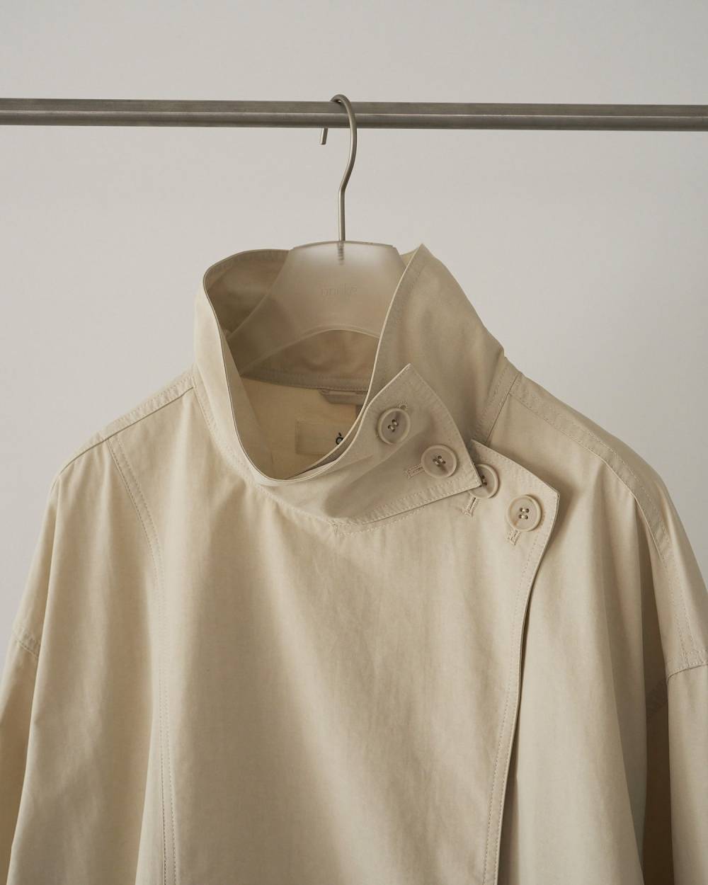 Standcollar Long Coat Standcollar Long Coat,スタンドカラー ロング コート,62610002,コート,アウター,ロングコート,スタンドカラー,羽織,ànuke,アンヌーク,lifes,ライフズ,26ss