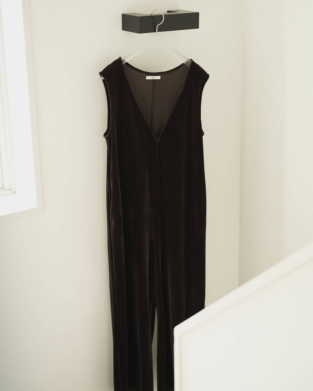 Velour Vneck Combinaison Velour Vneck Combinaison,ベロア Vネック コンビネゾン,62610313,コンビネゾン,ワンピース,ワンピ,ベロア,ベロア素材,OP,ドレス,きれいめ,セレモニー,結婚式,入園式,卒園式,卒業式,卒入園式,ànuke,アンヌーク,lifes,ライフズ,26ss