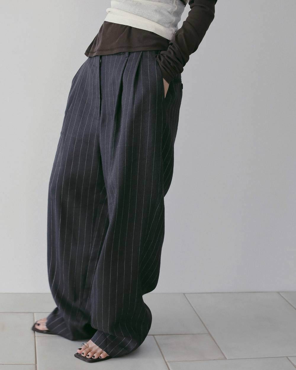 Linen Tuck Pants Linen Tuck Pants,リネン タック パンツ,62610706,ボトム,パンツ,リネン素材,ワイド,ワイドパンツ,ànuke,アンヌーク,lifes,ライフズ,26ss