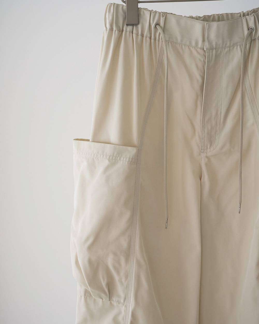 Twill Cargo Pants Twill Cargo Pants,ツイル カーゴ パンツ,62610711,ボトム,パンツ,カーゴパンツ,ドロストパンツ,カジュアル,ànuke,アンヌーク,lifes,ライフズ,26ss