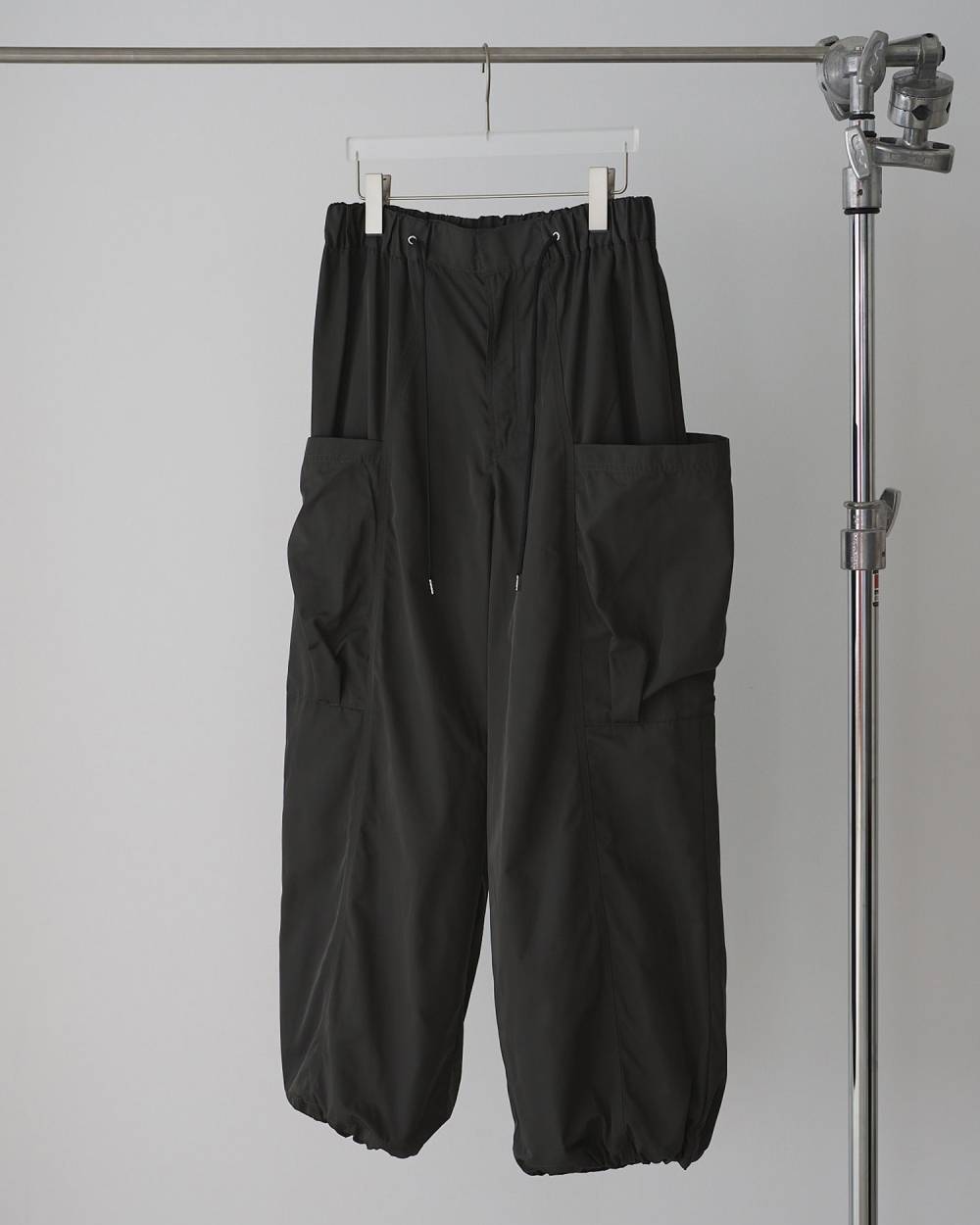 Twill Cargo Pants Twill Cargo Pants,ツイル カーゴ パンツ,62610711,ボトム,パンツ,カーゴパンツ,ドロストパンツ,カジュアル,ànuke,アンヌーク,lifes,ライフズ,26ss