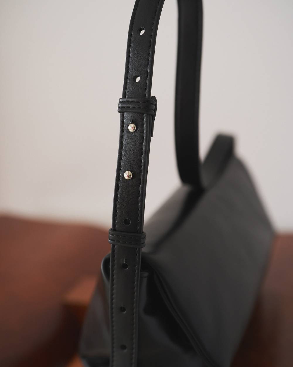 Ecoleather Wrap Bag Ecoleather Wrap Bag,エコレザー ラップ バック,62611009,バック,小物,エコレザー,ミニバック,ànuke,アンヌーク,lifes,ライフズ,26ss