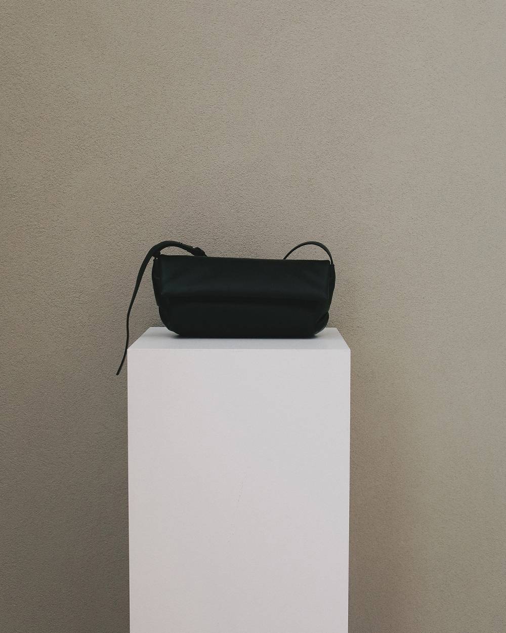 Ecoleather Wrap Bag Ecoleather Wrap Bag,エコレザー ラップ バック,62611009,バック,小物,エコレザー,ミニバック,ànuke,アンヌーク,lifes,ライフズ,26ss