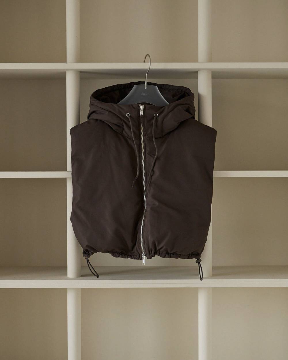 Hooded Down Vest Hooded Down Vest,フーデット ダウン ベスト,62620101,ダウン,アウター,羽織,ベスト,ànuke,アンヌーク,lifes,ライフズ,26ss,26fall,26aw