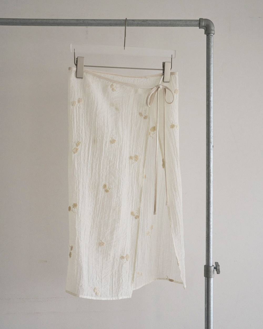 Embroidery Sleeveless Onepiece Embroidery Sleeveless Onepiece,エンブロイダリー スリーブレス ワンピース,62620306,ワンピース,ワンピ,ドレス,シアー素材,ノースリーブワンピース,ànuke,アンヌーク,lifes,ライフズ,26ss,26fall,26aw