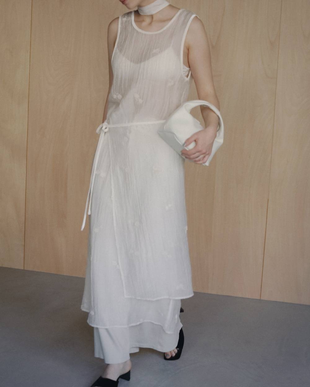 Embroidery Sleeveless Onepiece Embroidery Sleeveless Onepiece,エンブロイダリー スリーブレス ワンピース,62620306,ワンピース,ワンピ,ドレス,シアー素材,ノースリーブワンピース,ànuke,アンヌーク,lifes,ライフズ,26ss,26fall,26aw