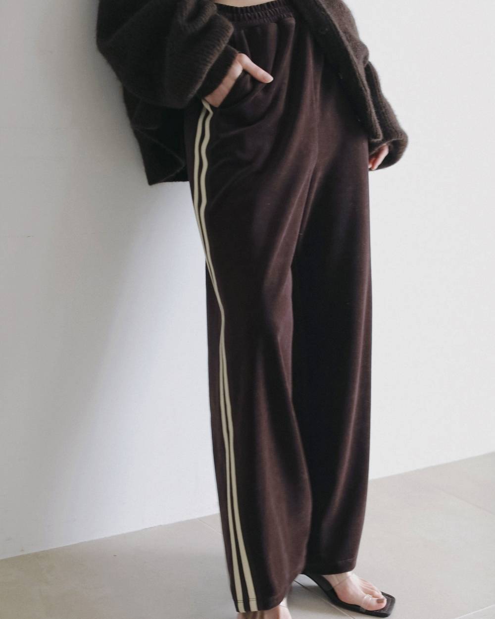Velour Track Pants Velour Track Pants,ベロア トラック パンツ,62620704,ボトム,パンツ,ワイドパンツ,ànuke,アンヌーク,lifes,ライフズ,26ss,26fall,26aw