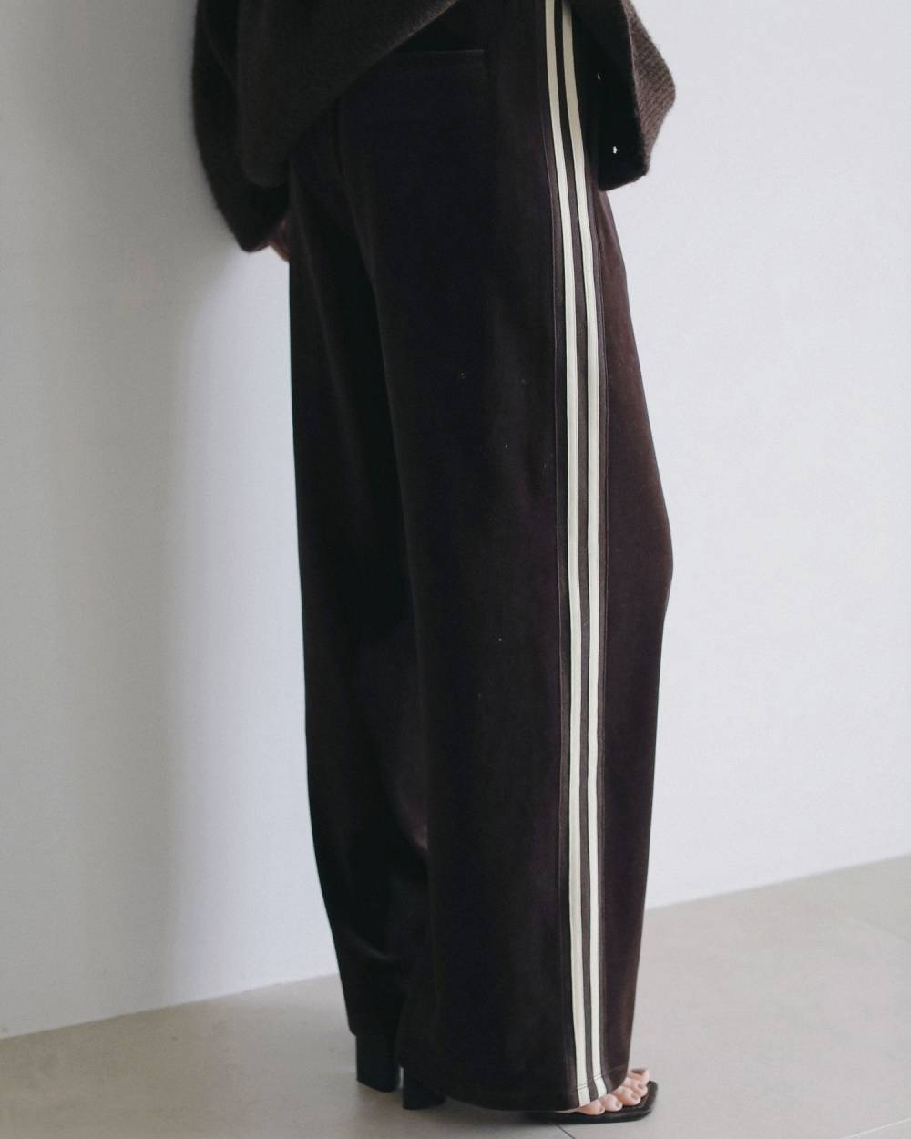 Velour Track Pants Velour Track Pants,ベロア トラック パンツ,62620704,ボトム,パンツ,ワイドパンツ,ànuke,アンヌーク,lifes,ライフズ,26ss,26fall,26aw