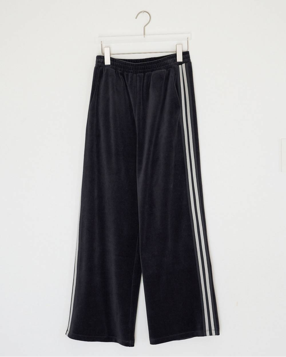 Velour Track Pants Velour Track Pants,ベロア トラック パンツ,62620704,ボトム,パンツ,ワイドパンツ,ànuke,アンヌーク,lifes,ライフズ,26ss,26fall,26aw