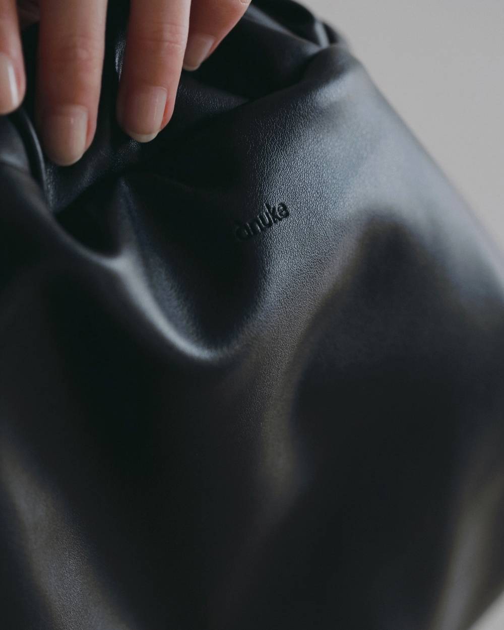 Reversible Boa Bag Reversible Boa Bag,リバーシブル ボア バック,62621003,バック,小物,リバーシブル,2way,ボア,エコレザー,ànuke,アンヌーク,lifes,ライフズ,26ss,26fall,26aw