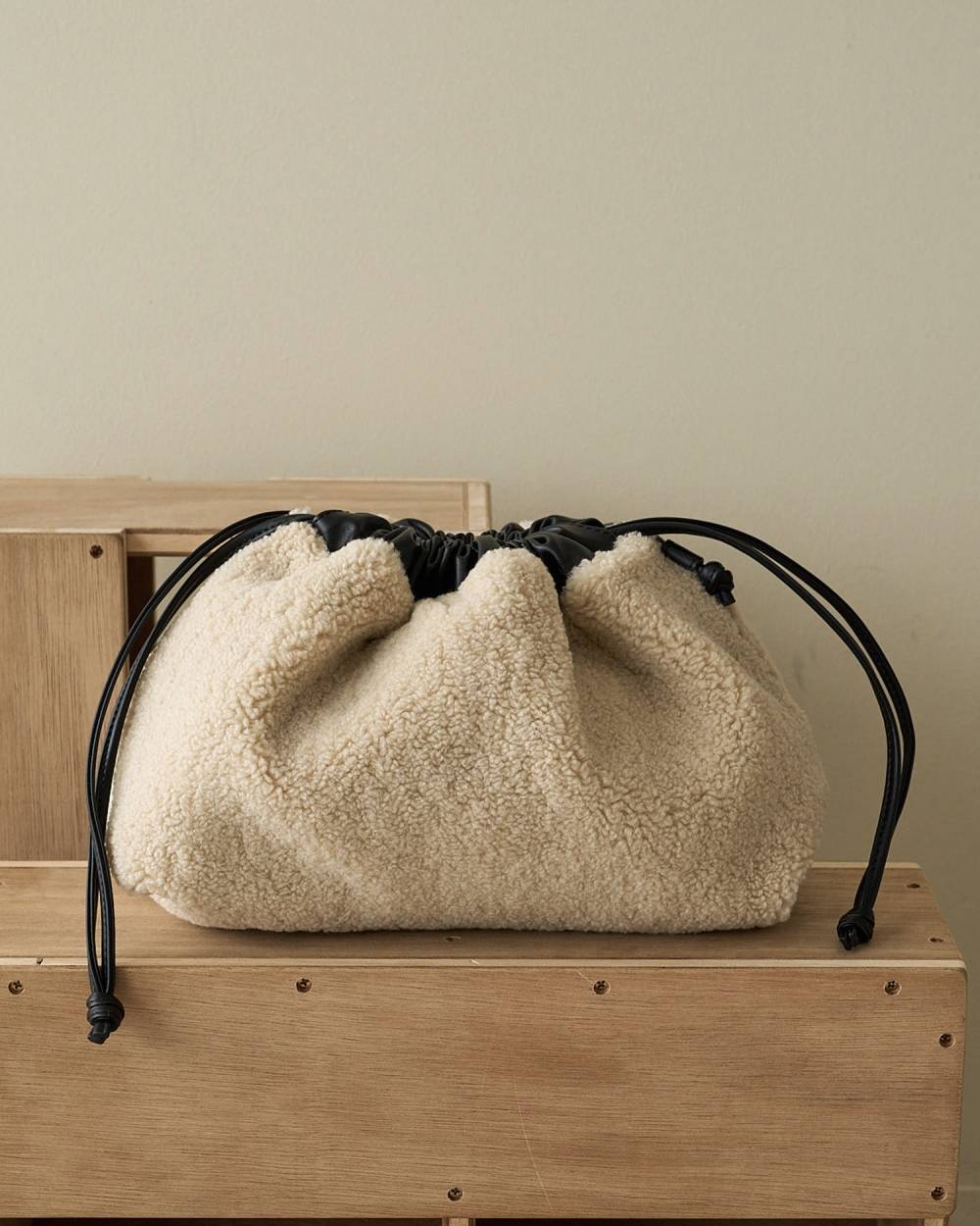 Reversible Boa Bag Reversible Boa Bag,リバーシブル ボア バック,62621003,バック,小物,リバーシブル,2way,ボア,エコレザー,ànuke,アンヌーク,lifes,ライフズ,26ss,26fall,26aw