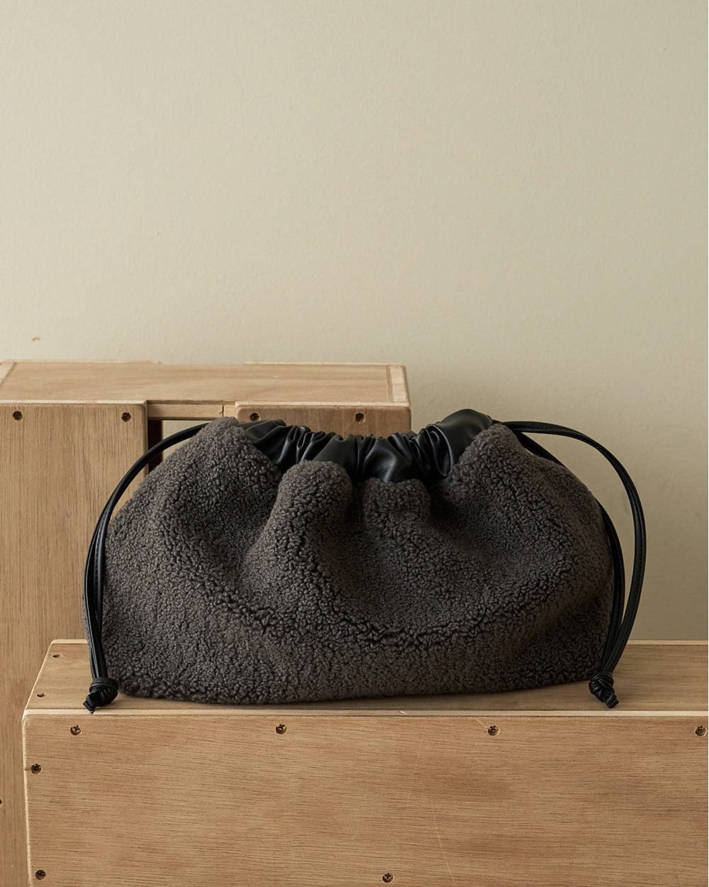 Reversible Boa Bag Reversible Boa Bag,リバーシブル ボア バック,62621003,バック,小物,リバーシブル,2way,ボア,エコレザー,ànuke,アンヌーク,lifes,ライフズ,26ss,26fall,26aw