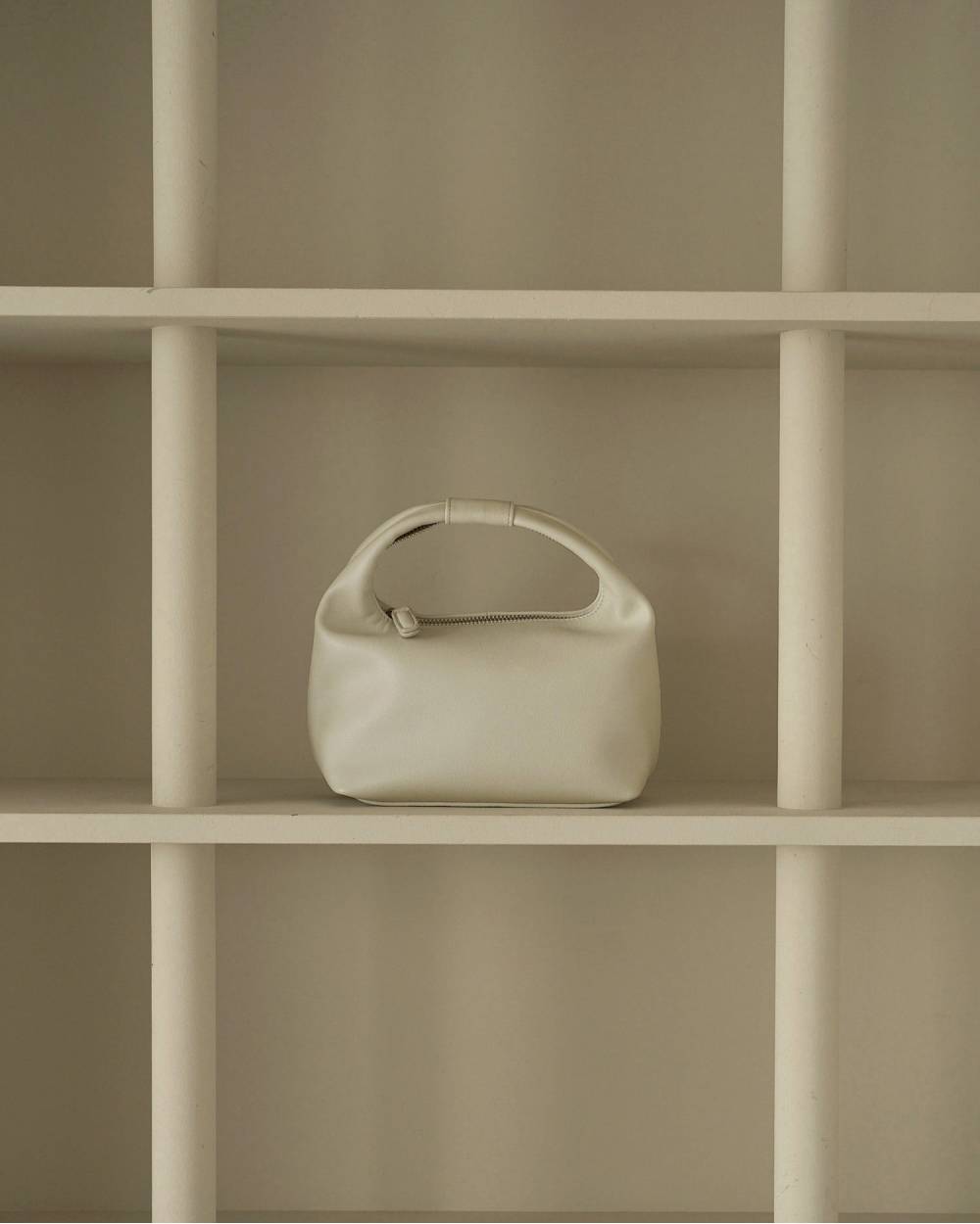 Onehandle Leather Bag Onehandle Leather Bag,ワンハンドル レザー バック,62621004,バック,グッズ,小物,ànuke,アンヌーク,lifes,ライフズ,26ss,26fall,26aw