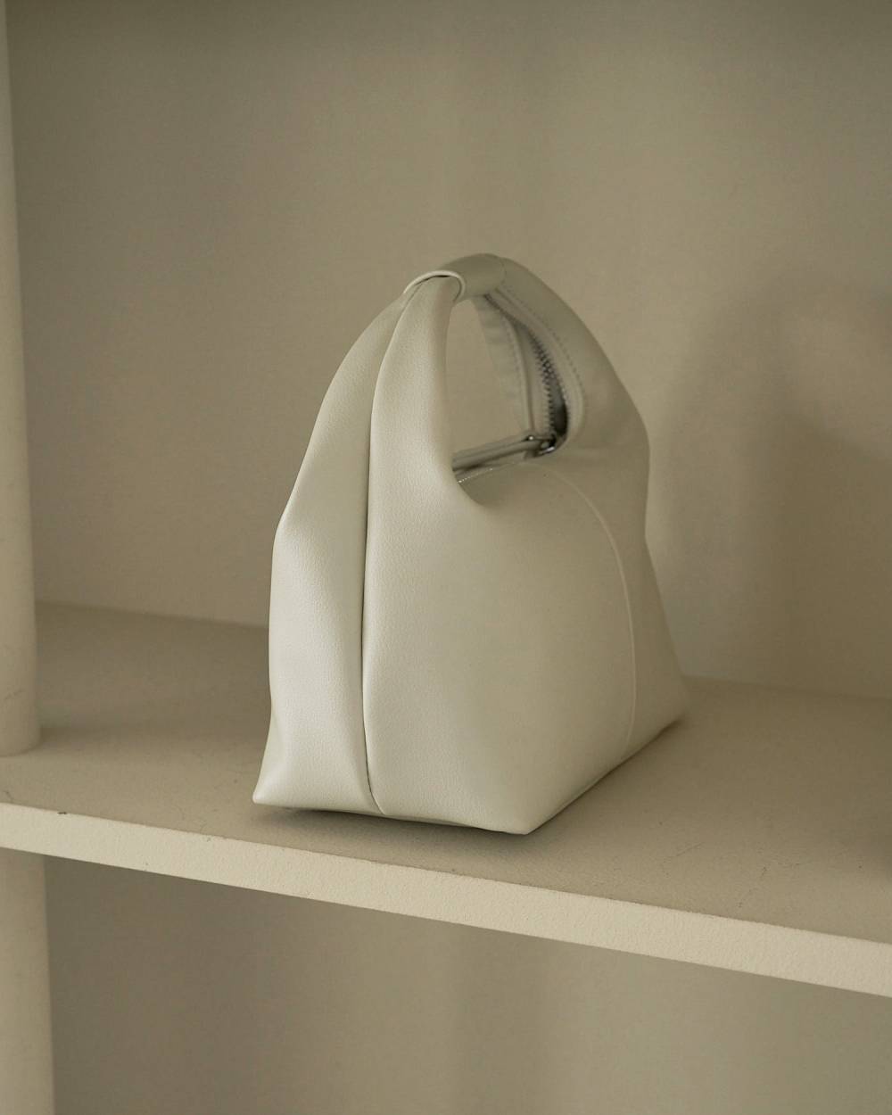 Onehandle Leather Bag Onehandle Leather Bag,ワンハンドル レザー バック,62621004,バック,グッズ,小物,ànuke,アンヌーク,lifes,ライフズ,26ss,26fall,26aw