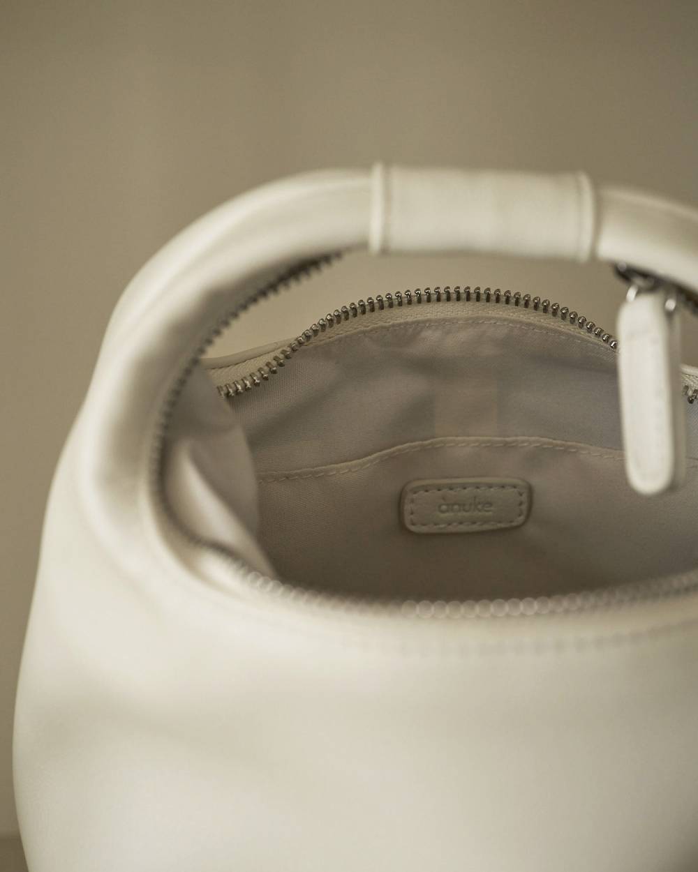 Onehandle Leather Bag Onehandle Leather Bag,ワンハンドル レザー バック,62621004,バック,グッズ,小物,ànuke,アンヌーク,lifes,ライフズ,26ss,26fall,26aw