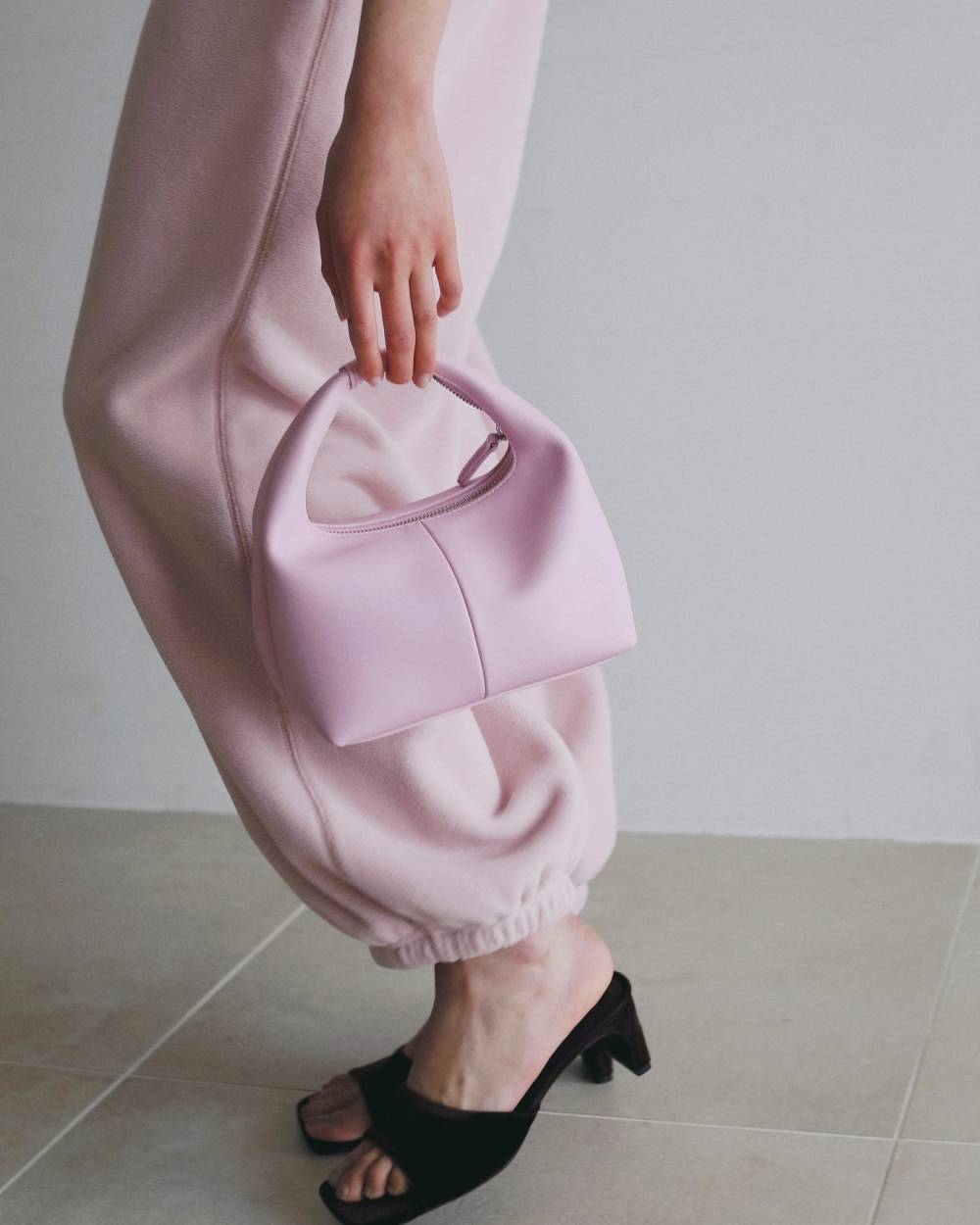 Onehandle Leather Bag Onehandle Leather Bag,ワンハンドル レザー バック,62621004,バック,グッズ,小物,ànuke,アンヌーク,lifes,ライフズ,26ss,26fall,26aw